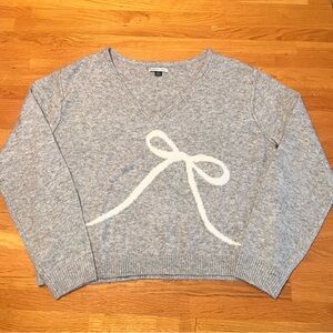 NWOT American Eagle V-Neck Sweater with White Bow Design ~ Size Small
